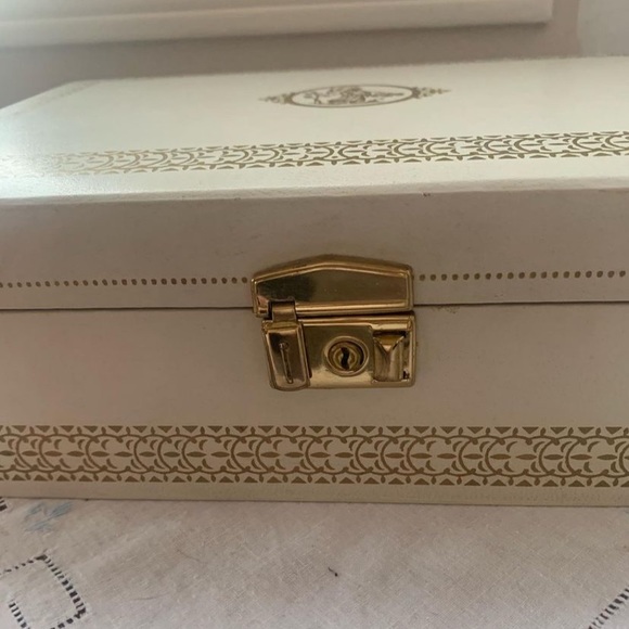 SOLD! Thank you!! 🤎Antique Jewlery Box - Picture 3 of 4